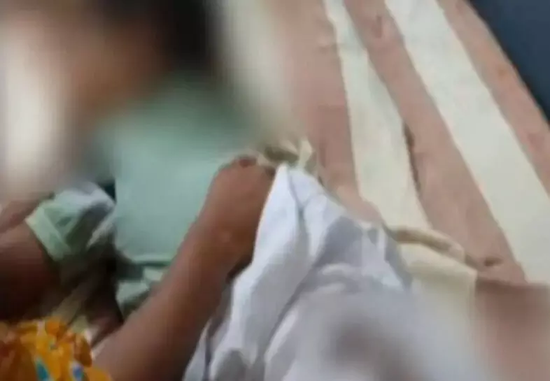 കായംകുളത്ത് നാലരവയസ്സുകാരനെ ചട്ടുകംകൊണ്ട് പൊള്ളലേല്‍പ്പിച്ചു; മാതാവ് അറസ്റ്റില്‍