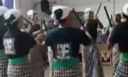 ഫ്രീ ഫലസ്തീന്‍ ടി-ഷര്‍ട്ട് അംഗീകരിക്കില്ല; സ്‌കൂളിലെ കോല്‍ക്കളി തടഞ്ഞു