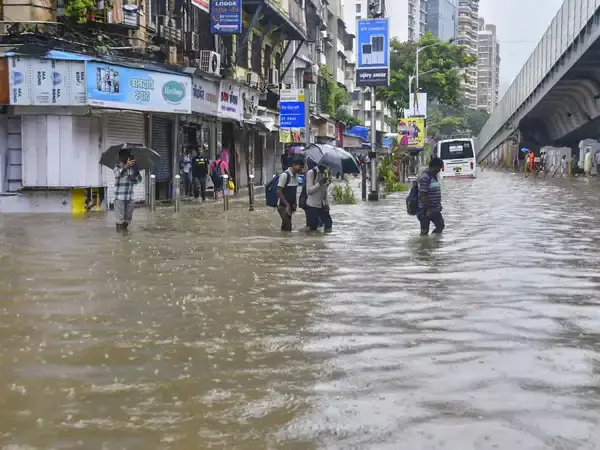 മുംബൈയിൽ റെഡ് അലേർട്ട് മുംബൈയിൽ റെഡ് അലേർട്ട്