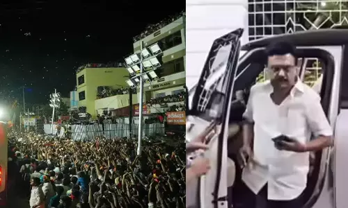 രാഷ്ട്രീയ പാര്ട്ടികളുടെ യോഗത്തില് നടന്നിട്ടില്ലാത്ത സംഭവം; കരൂരിലെത്തി മുഖ്യമന്ത്രി എം കെ സ്റ്റാലിന് രാഷ്ട്രീയ പാര്ട്ടികളുടെ യോഗത്തില് നടന്നിട്ടില്ലാത്ത സംഭവം; കരൂരിലെത്തി മുഖ്യമന്ത്രി എം കെ സ്റ്റാലിന്