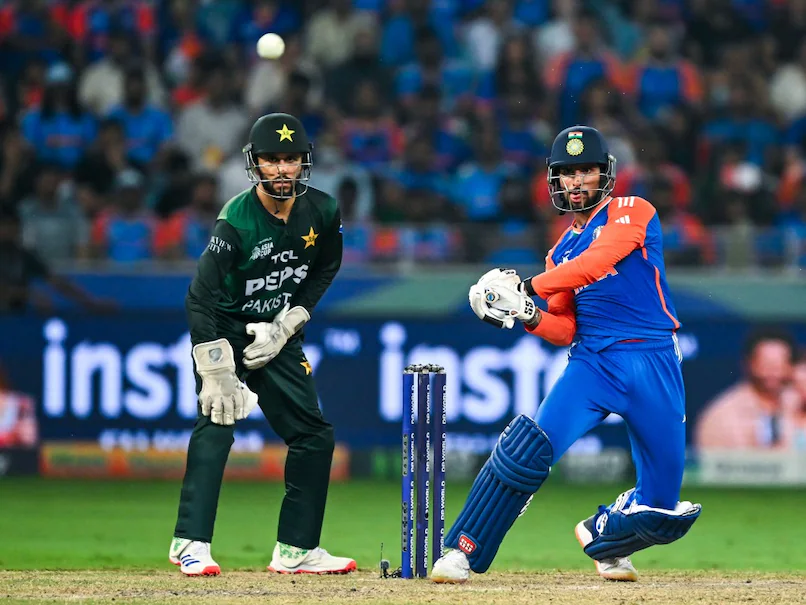 ഏഷ്യാകപ്പ് സൂപ്പര് ത്രില്ലറില് ഇന്ത്യക്ക് കിരീടം; ഇഞ്ചോടിഞ്ച് പോരാട്ടത്തില് ജയം അഞ്ചുവിക്കറ്റിന്; രക്ഷകനായി തിലക് വര്മ്മ ഏഷ്യാകപ്പ് സൂപ്പര് ത്രില്ലറില് ഇന്ത്യക്ക് കിരീടം; ഇഞ്ചോടിഞ്ച് പോരാട്ടത്തില് ജയം അഞ്ചുവിക്കറ്റിന്; രക്ഷകനായി തിലക് വര്മ്മ