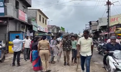 റോഡില് ഐ ലവ് മുഹമ്മദ് എന്ന് പെയിന്റിങ്; പ്രതിഷേധിച്ച മുസ്ലിംകള്ക്കെതിരേ ലാത്തിചാര്ജ് റോഡില് ഐ ലവ് മുഹമ്മദ് എന്ന് പെയിന്റിങ്; പ്രതിഷേധിച്ച മുസ്ലിംകള്ക്കെതിരേ ലാത്തിചാര്ജ്