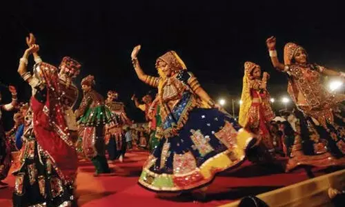  ഇവര്‍ നമ്മളെപ്പോലെയല്ല, നമ്മളോടൊപ്പം ഗര്‍ബ കളിക്കരുത്; നവരാത്രി നൃത്തത്തില്‍ നിന്നും ദലിത് യുവതിയെ മുടിക്ക് വലിച്ചുപുറത്താക്കി