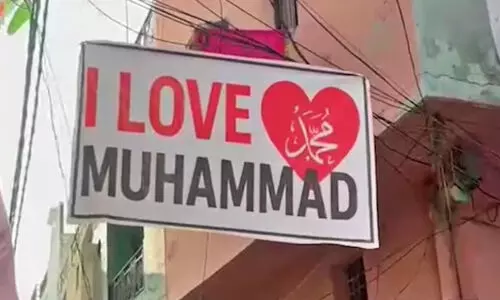 ഐ ലവ് മുഹമ്മദ് മാര്ച്ച് സംഘാടകനെ വെടിവച്ച് യുപി പോലിസ് ഐ ലവ് മുഹമ്മദ് മാര്ച്ച് സംഘാടകനെ വെടിവച്ച് യുപി പോലിസ്