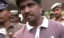 കരൂര് ദുരന്തം: ടിവികെ പ്രവര്ത്തകന് പൗണ് രാജിനെ ഒക്ടോബര് 14 വരെ ജുഡീഷ്യല് കസ്റ്റഡിയില് വിട്ടു കരൂര് ദുരന്തം: ടിവികെ പ്രവര്ത്തകന് പൗണ് രാജിനെ ഒക്ടോബര് 14 വരെ ജുഡീഷ്യല് കസ്റ്റഡിയില് വിട്ടു