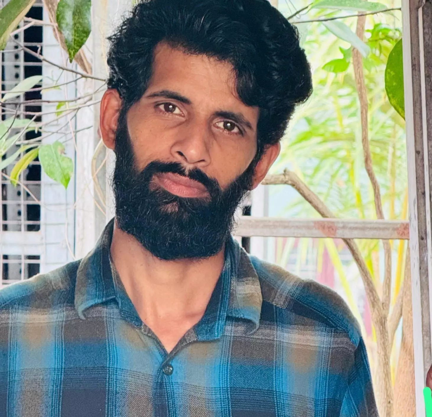 നിർമ്മാണ ജോലിക്കിടെ കെട്ടിടത്തിൽ നിന്നും വീണു മരിച്ചു*