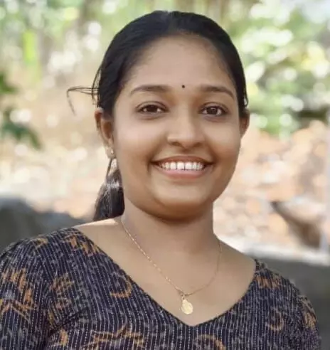 *ബൈക്ക് നിയന്ത്രണം വിട്ട് മറിഞ്ഞ് യുവതി മരിച്ചു*