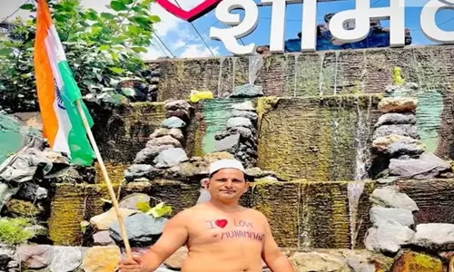 സ്വന്തം ശരീരത്തില്‍ ഐ ലവ് മുഹമ്മദ് എഴുതിയ യുവാവ് അറസ്റ്റില്‍