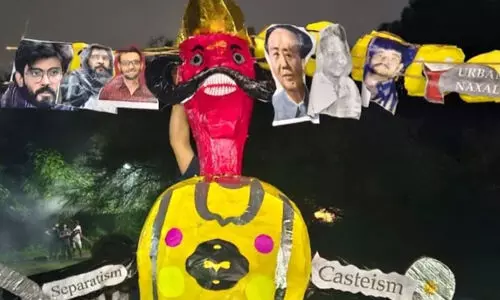 രാവണന്റെ പ്രതിമയില് ഉമര് ഖാലിദിന്റെയും ഷര്ജീലിന്റെയും ഫോട്ടോ ചേര്ത്ത് എബിവിപി രാവണന്റെ പ്രതിമയില് ഉമര് ഖാലിദിന്റെയും ഷര്ജീലിന്റെയും ഫോട്ടോ ചേര്ത്ത് എബിവിപി