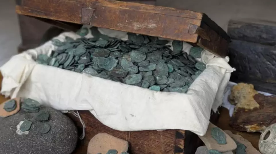 ഫ്‌ളോറിഡ തീരത്ത് സ്പാനിഷ് നിധി; 300 വര്‍ഷം പഴക്കമുള്ള വെള്ളി, സ്വര്‍ണ നാണയങ്ങള്‍ കണ്ടെത്തി