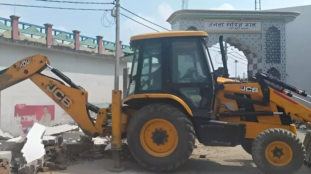 ഉത്തര്പ്രദേശിലെ സംഭല് ജില്ലയിലെ പള്ളി പൊളിച്ച് ജില്ലാ ഭരണകൂടം ഉത്തര്പ്രദേശിലെ സംഭല് ജില്ലയിലെ പള്ളി പൊളിച്ച് ജില്ലാ ഭരണകൂടം