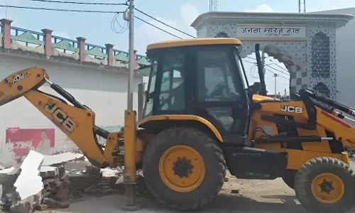 ഉത്തര്‍പ്രദേശിലെ സംഭല്‍ ജില്ലയിലെ പള്ളി പൊളിച്ച് ജില്ലാ ഭരണകൂടം