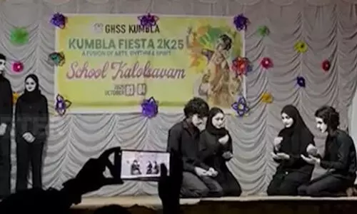 ഫലസ്തീന് ഐക്യദാര്ഢ്യം പ്രഖ്യാപിച്ചുള്ള മൈം നിര്ത്തി വപ്പിച്ച സംഭവം; വിദ്യാര്ഥികള്ക്ക് ഇതേ മൈം അവതരിപ്പിക്കാന് അവസരമൊരുക്കുമെന്ന് മന്ത്രി വി ശിവന്കുട്ടി ഫലസ്തീന് ഐക്യദാര്ഢ്യം പ്രഖ്യാപിച്ചുള്ള മൈം നിര്ത്തി വപ്പിച്ച സംഭവം; വിദ്യാര്ഥികള്ക്ക് ഇതേ മൈം അവതരിപ്പിക്കാന് അവസരമൊരുക്കുമെന്ന് മന്ത്രി വി ശിവന്കുട്ടി