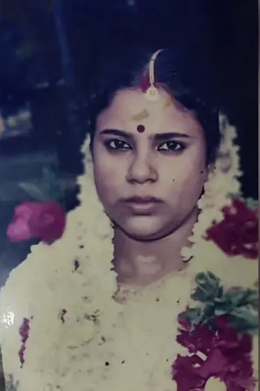 വാല്പ്പാറയില് യുവതി തീ കൊളുത്തി മരിച്ച നിലയില് വാല്പ്പാറയില് യുവതി തീ കൊളുത്തി മരിച്ച നിലയില്