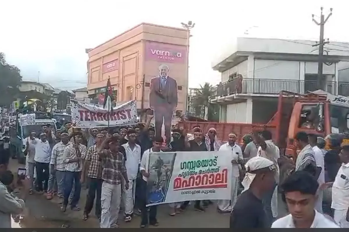 പനമരത്ത് ആയിരങ്ങള് അണിനിരന്ന് ഫലസ്തീന് ഐക്യദാര്ഢ്യ മഹാറാലി പനമരത്ത് ആയിരങ്ങള് അണിനിരന്ന് ഫലസ്തീന് ഐക്യദാര്ഢ്യ മഹാറാലി