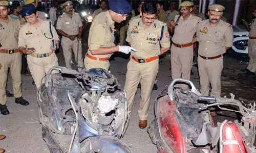 കാണ്പൂരില് മുസ്ലിം പള്ളിക്ക് സമീപം സ്ഫോടനം കാണ്പൂരില് മുസ്ലിം പള്ളിക്ക് സമീപം സ്ഫോടനം