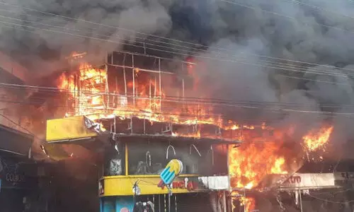 തളിപ്പറമ്പില് വന്തീപിടിത്തം തളിപ്പറമ്പില് വന്തീപിടിത്തം