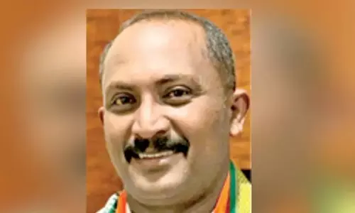 കുഴല്പ്പണം കവരാന് പോലിസുകാരെ സഹായിച്ച കോണ്ഗ്രസ് പ്രവര്ത്തകന് അറസ്റ്റില് കുഴല്പ്പണം കവരാന് പോലിസുകാരെ സഹായിച്ച കോണ്ഗ്രസ് പ്രവര്ത്തകന് അറസ്റ്റില്