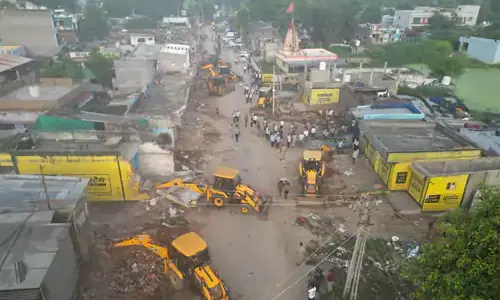 ഐ ലവ് മുഹമ്മദ് പോസ്റ്ററിനെതിരായ ഹിന്ദുത്വ പ്രതിഷേധവും സംഘര്ഷവും; ഗാന്ധിനഗറില് 190 കെട്ടിടങ്ങള് പൊളിച്ചു ഐ ലവ് മുഹമ്മദ് പോസ്റ്ററിനെതിരായ ഹിന്ദുത്വ പ്രതിഷേധവും സംഘര്ഷവും; ഗാന്ധിനഗറില് 190 കെട്ടിടങ്ങള് പൊളിച്ചു