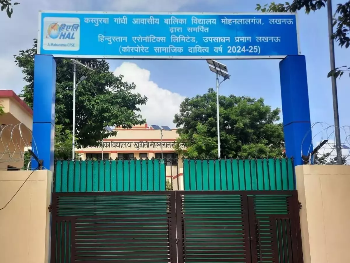 വിദ്യാര്ഥിനികളെ ടോയ്ലറ്റ് വൃത്തിയാക്കാന് നിര്ബന്ധിച്ചു; വാര്ഡനെ ജോലിയില്നിന്നു പിരിച്ചുവിട്ട് ഉത്തരവിറക്കി വിദ്യാര്ഥിനികളെ ടോയ്ലറ്റ് വൃത്തിയാക്കാന് നിര്ബന്ധിച്ചു; വാര്ഡനെ ജോലിയില്നിന്നു പിരിച്ചുവിട്ട് ഉത്തരവിറക്കി