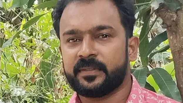 രക്ഷപ്പെട്ടാലും കോമയിലാകാന് സാദ്ധ്യത, 48 മണിക്കൂര് നിര്ണായകം; ക്രൂരമര്ദനത്തിനിരയായ ഡിവൈഎഫ്ഐ പ്രവര്ത്തകന് വിനേഷിന് ആന്തരിക ക്ഷതമെന്ന് ഡോക്ടര് രക്ഷപ്പെട്ടാലും കോമയിലാകാന് സാദ്ധ്യത, 48 മണിക്കൂര് നിര്ണായകം; ക്രൂരമര്ദനത്തിനിരയായ ഡിവൈഎഫ്ഐ പ്രവര്ത്തകന് വിനേഷിന് ആന്തരിക ക്ഷതമെന്ന് ഡോക്ടര്