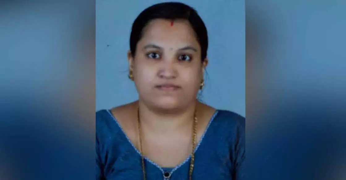 കണ്ണൂരില് യുവതി തീകൊളുത്തി മരിച്ച നിലയില് കണ്ണൂരില് യുവതി തീകൊളുത്തി മരിച്ച നിലയില്