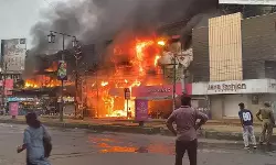 തളിപ്പറമ്പ് തീപിടിത്തത്തില് 50 കോടിയുടെ നഷ്ടമെന്ന് പ്രാഥമിക നിഗമനം തളിപ്പറമ്പ് തീപിടിത്തത്തില് 50 കോടിയുടെ നഷ്ടമെന്ന് പ്രാഥമിക നിഗമനം