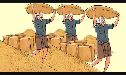 *കച്ചവട സ്ഥാപനങ്ങളിലുളളവർക്ക് തന്നെ ഇനി മുതൽ ചരക്കിറക്കാം : സുപ്രിം കോടതി*