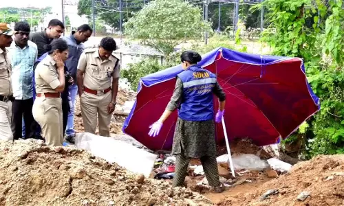 മൈസൂരില്‍ ദസറക്കിടെ ബലൂണ്‍ വില്‍ക്കാന്‍ എത്തിയ ഒമ്പത് വയസുകാരി മരിച്ച നിലയില്‍; ബലാല്‍സംഗ കൊലപാതകമെന്ന് കുടുംബം