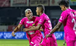 സൂപ്പര് ലീഗ് കേരള; ഒറ്റഗോളില് കൊച്ചി വീണു, കൊമ്പന്സ് വേട്ട തുടങ്ങി സൂപ്പര് ലീഗ് കേരള; ഒറ്റഗോളില് കൊച്ചി വീണു, കൊമ്പന്സ് വേട്ട തുടങ്ങി