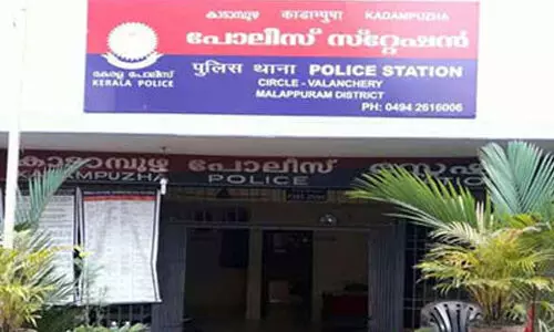 പതിനാലുകാരിയുടെ വിവാഹനിശ്ചയം; 22കാരനായ പ്രതിശുതവരന് അടക്കം പത്തുപേര്ക്കെതിരേ കേസ് പതിനാലുകാരിയുടെ വിവാഹനിശ്ചയം; 22കാരനായ പ്രതിശുതവരന് അടക്കം പത്തുപേര്ക്കെതിരേ കേസ്