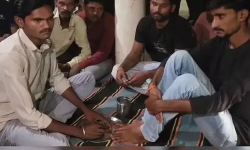 ബ്രാഹ്മണനെ അപമാനിച്ചെന്ന്; പിന്നാക്ക സമുദായക്കാരനെ കൊണ്ട് ബ്രാഹ്മണന്റെ കാല്‍ കഴുകി വെള്ളം കുടിപ്പിച്ചു