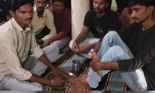 ബ്രാഹ്മണനെ അപമാനിച്ചെന്ന്; പിന്നാക്ക സമുദായക്കാരനെ കൊണ്ട് ബ്രാഹ്മണന്റെ കാല്‍ കഴുകി വെള്ളം കുടിപ്പിച്ചു