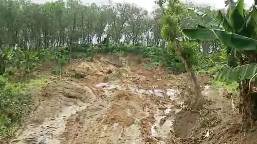 പുനലൂരില്‍ മണ്ണിടിച്ചില്‍