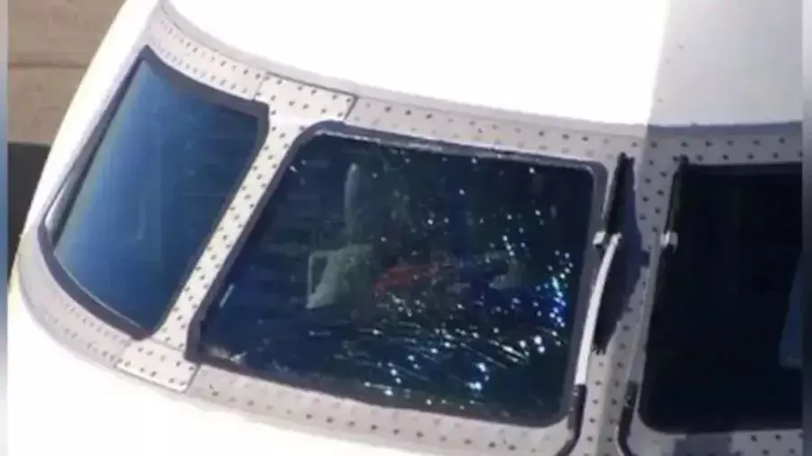 പറക്കുന്നതിനിടെ വിന്‍ഡ്ഷീല്‍ഡ് തകര്‍ന്നു; ചെന്നെയില്‍ ഇന്‍ഡിഗോ വിമാനം താഴെയിറക്കി