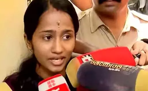 സജിത വധക്കേസ്: അയാള്ക്ക് പരമാവധി ശിക്ഷ കിട്ടണം, ഞങ്ങള്ക്ക് ഭയമില്ലാതെ ഉറങ്ങണം: സജിതയുടെ മകള് സജിത വധക്കേസ്: അയാള്ക്ക് പരമാവധി ശിക്ഷ കിട്ടണം, ഞങ്ങള്ക്ക് ഭയമില്ലാതെ ഉറങ്ങണം: സജിതയുടെ മകള്