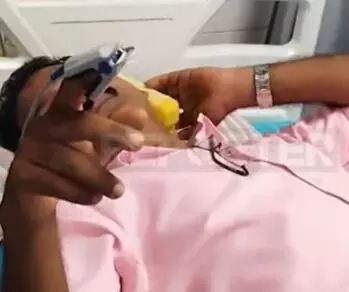 കോഴിക്കോട് ഓടിക്കൊണ്ടിരിക്കുന്ന ട്രെയിനില്‍ യാത്രക്കാരന് നേരെ കല്ലേറ്