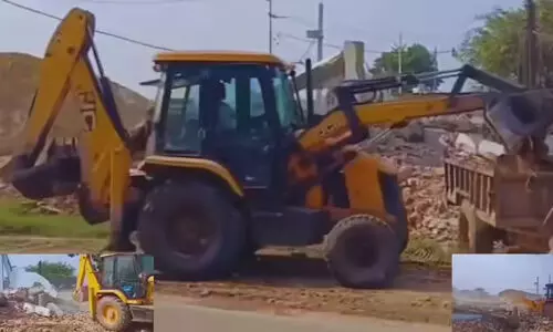 ഉത്തര്‍പ്രദേശിലെ സംഭലില്‍ മുസ്‌ലിം പള്ളി പൊളിച്ചു(video)