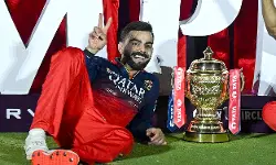 ആര്സിബിയുമായുള്ള വാണിജ്യ കരാര് പുതുക്കാന് വിരാട് കോഹ് ലി വിസമ്മതിച്ചതായി റിപോര്ട്ട്; വിരമിക്കല് സൂചനയോ? ആര്സിബിയുമായുള്ള വാണിജ്യ കരാര് പുതുക്കാന് വിരാട് കോഹ് ലി വിസമ്മതിച്ചതായി റിപോര്ട്ട്; വിരമിക്കല് സൂചനയോ?