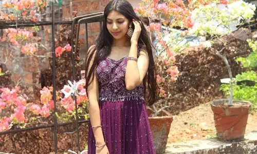 കിടപ്പുമുറിയില്‍ യുവതി തൂങ്ങിയ നിലയില്‍; രക്ഷിക്കാനായി ആശുപത്രിയില്‍ കൊണ്ടുപോവുമ്പോള്‍ കാറപകടത്തില്‍ മരിച്ചു