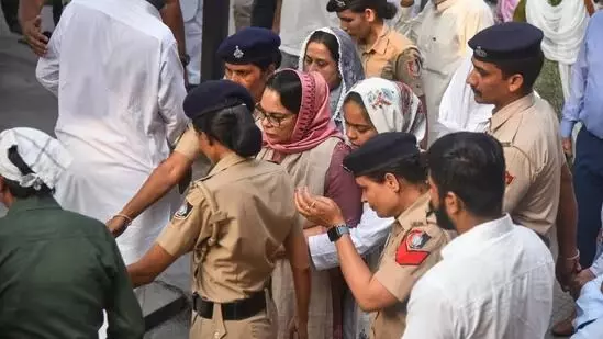 എഎസ്ഐ സന്ദീപ് ലാത്തര് ആത്മഹത്യ ചെയ്ത സംഭവം; മരിച്ച ഐപിഎസ് ഉദ്യോഗസ്ഥന് വൈ പുരണ് കുമാറിന്റെ ഭാര്യക്കെതിരേ കേസ് എഎസ്ഐ സന്ദീപ് ലാത്തര് ആത്മഹത്യ ചെയ്ത സംഭവം; മരിച്ച ഐപിഎസ് ഉദ്യോഗസ്ഥന് വൈ പുരണ് കുമാറിന്റെ ഭാര്യക്കെതിരേ കേസ്