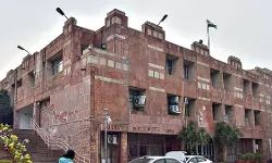 ജെഎന്‍യുവില്‍ ജനറല്‍ ബോഡി മീറ്റിങിനിടെ സംഘര്‍ഷം; എബിവിപി പ്രവര്‍ത്തകര്‍ ഐസയുടെ പ്രവര്‍ത്തകരെ മര്‍ദ്ദിച്ചു