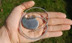 സംസ്കാര ചടങ്ങിനിടെ പേസ് മേക്കര് പൊട്ടിത്തെറിച്ചു; ഒരാള്ക്ക് പരിക്ക് സംസ്കാര ചടങ്ങിനിടെ പേസ് മേക്കര് പൊട്ടിത്തെറിച്ചു; ഒരാള്ക്ക് പരിക്ക്