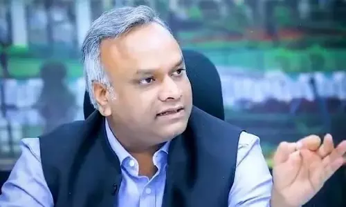 സര്ക്കാര് ജീവനക്കാര് ആര്എസ്എസ് പ്രവര്ത്തനങ്ങളില് പങ്കെടുക്കുന്നത് തടയാന് സര്ക്കുലര് പുറപ്പെടുവിക്കണം; സിദ്ധരാമയ്യയ്ക്ക് കത്തെഴുതി പ്രിയങ്ക് ഖാര്ഗെ സര്ക്കാര് ജീവനക്കാര് ആര്എസ്എസ് പ്രവര്ത്തനങ്ങളില് പങ്കെടുക്കുന്നത് തടയാന് സര്ക്കുലര് പുറപ്പെടുവിക്കണം; സിദ്ധരാമയ്യയ്ക്ക് കത്തെഴുതി പ്രിയങ്ക് ഖാര്ഗെ