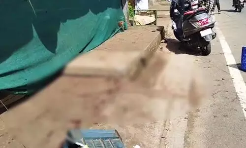 കരിങ്കല്ലത്താണിയില് മധ്യവയ്സ്കന് വെട്ടേറ്റു കരിങ്കല്ലത്താണിയില് മധ്യവയ്സ്കന് വെട്ടേറ്റു