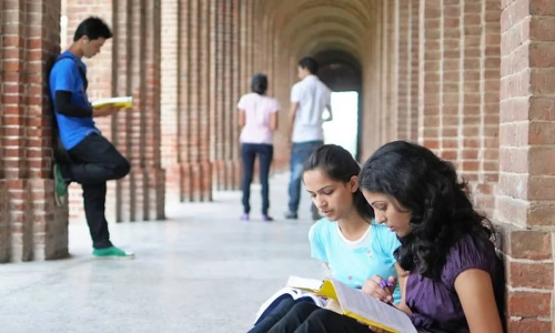 പരീക്ഷ നടത്താതിരിക്കാന്‍ പ്രിന്‍സിപ്പല്‍ മരിച്ചെന്ന് വ്യാജവാര്‍ത്ത പ്രചരിപ്പിച്ച് വിദ്യാര്‍ഥികള്‍; കേസെടുത്ത് പോലിസ്