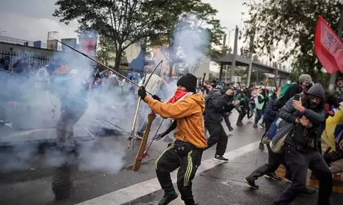 ഫലസ്തീന്, വെനുസ്വേല കൊളംബിയയിലെ യുഎസ് എംബസിക്ക് മുന്നില് വന് പ്രതിഷേധം (വീഡിയോ) ഫലസ്തീന്, വെനുസ്വേല കൊളംബിയയിലെ യുഎസ് എംബസിക്ക് മുന്നില് വന് പ്രതിഷേധം (വീഡിയോ)