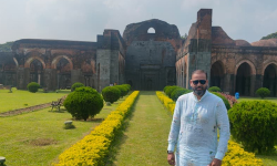 ബംഗാളിലെ അദീന പള്ളി സന്ദര്‍ശിച്ച് യൂസുഫ് പഠാന്‍; വര്‍ഗീയ പ്രചാരണം കെട്ടഴിച്ച് വിട്ട് ബിജെപി