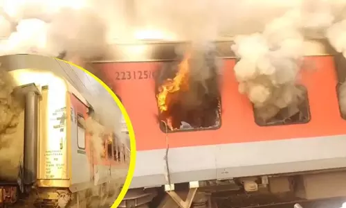 അമൃത്‌സര്‍-സഹര്‍സ ഗരീബ്‌രഥ് എക്‌സ്പ്രസില്‍ വന്‍തീപിടിത്തം (വീഡിയോ)