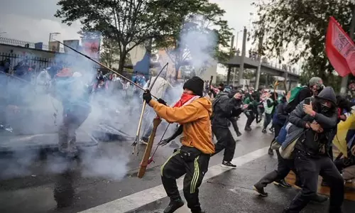 ഫലസ്തീന്, വെനുസ്വേല കൊളംബിയയിലെ യുഎസ് എംബസിക്ക് മുന്നില് വന് പ്രതിഷേധം (വീഡിയോ) ഫലസ്തീന്, വെനുസ്വേല കൊളംബിയയിലെ യുഎസ് എംബസിക്ക് മുന്നില് വന് പ്രതിഷേധം (വീഡിയോ)